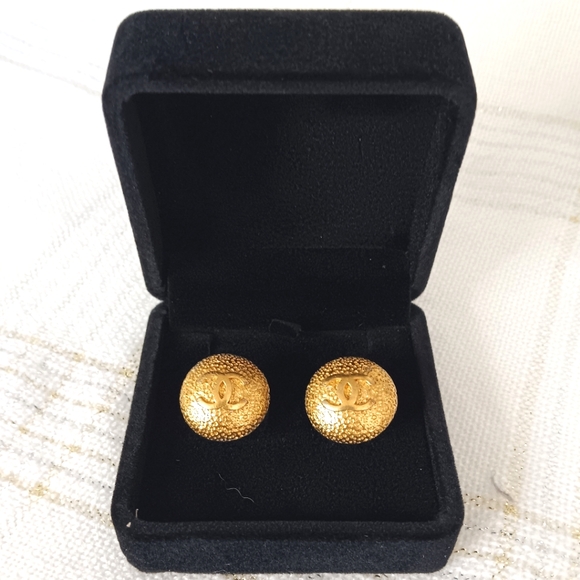 Chanel ✨️Gold Logo Coco Mark Earrings Clipper - Picture 6 of 10